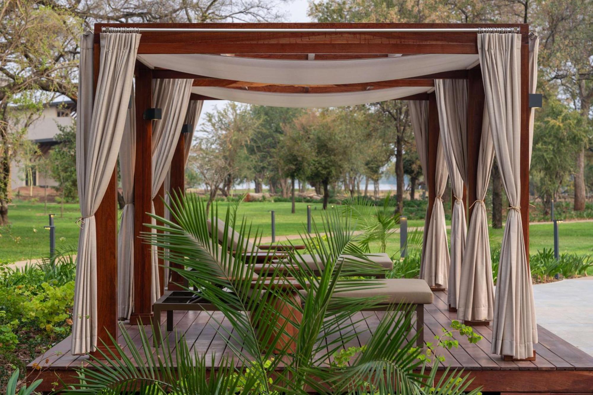 Radisson Blu Mosi-Oa-Tunya Livingstone Resort Exterior foto