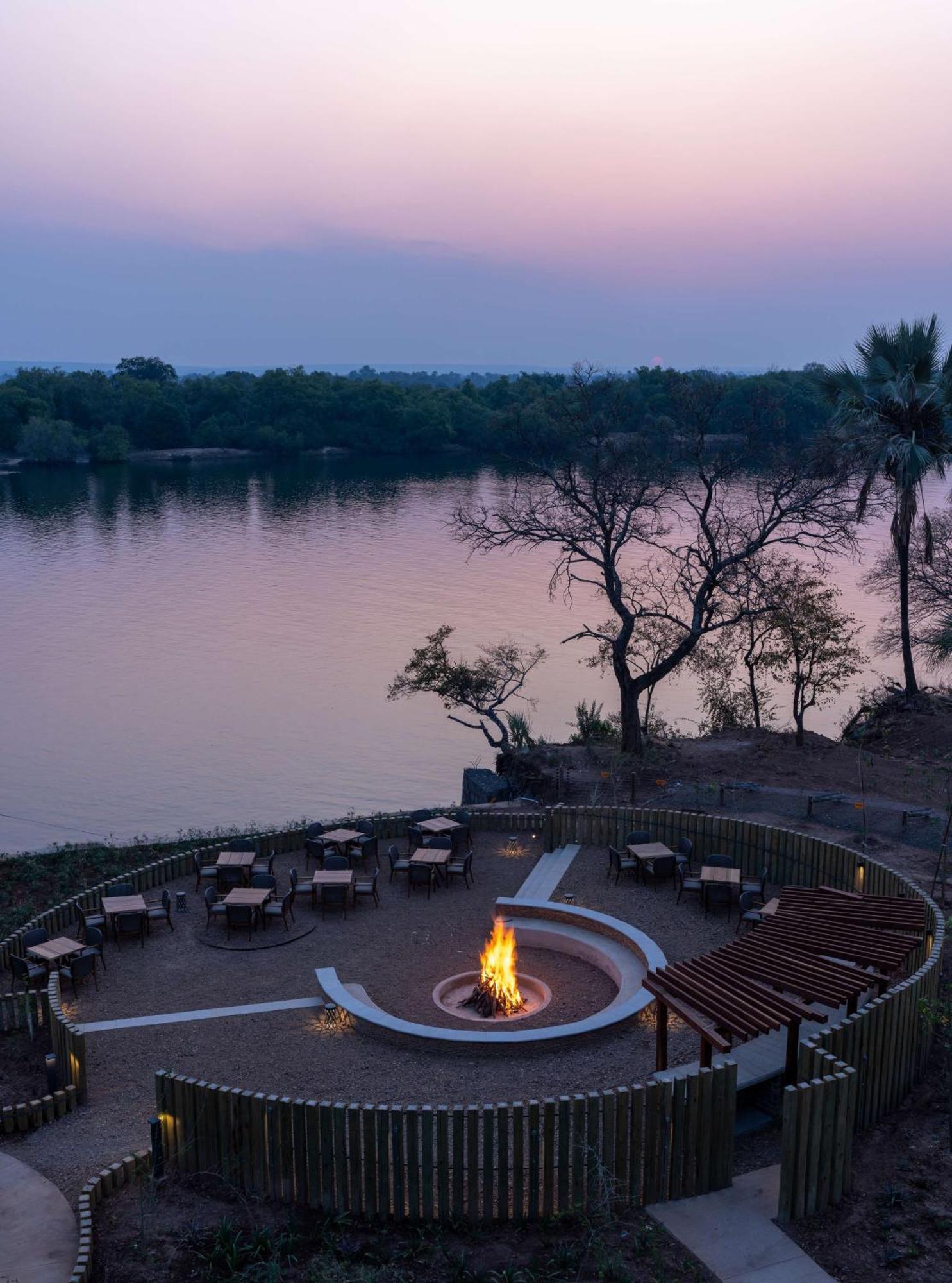 Radisson Blu Mosi-Oa-Tunya Livingstone Resort Exterior foto